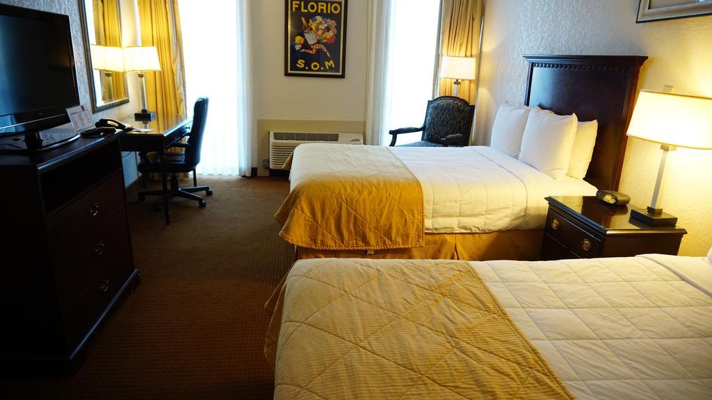Ramada By Wyndham Wichita Airport Hotel Exterior photo