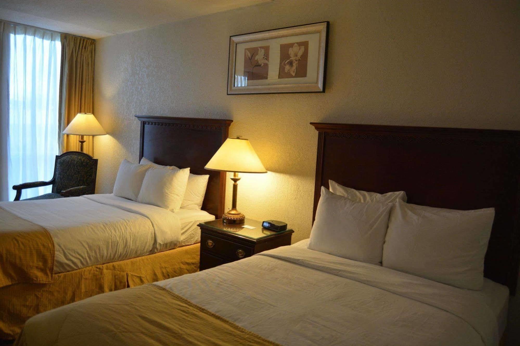 Ramada By Wyndham Wichita Airport Hotel Exterior photo