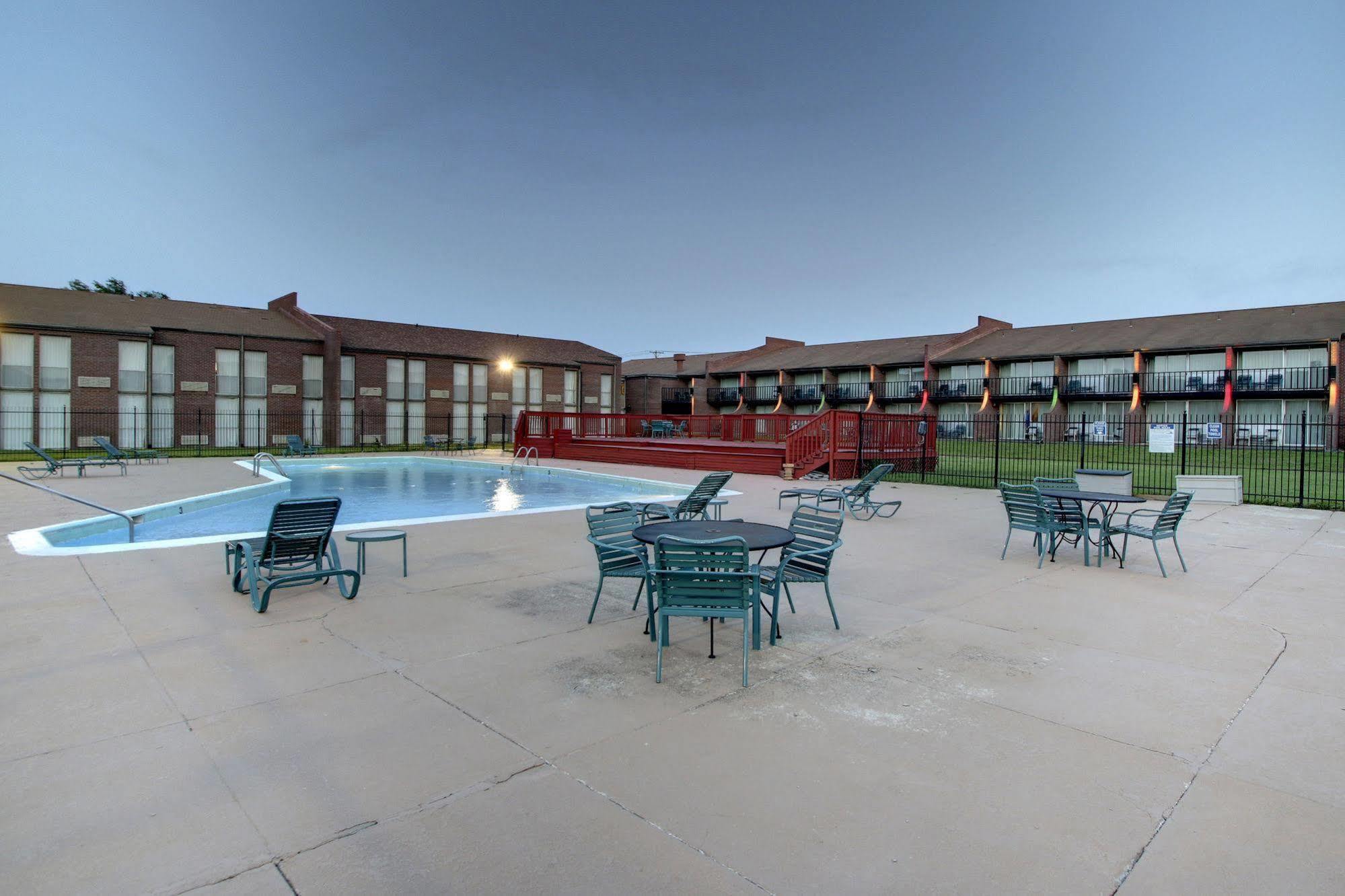 Ramada By Wyndham Wichita Airport Hotel Exterior photo